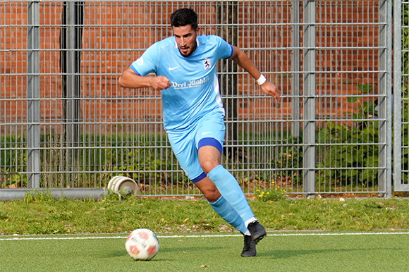Der erfahrene Josef Tohmaz brachte die Löwen-Dritte in der 1. Minute in Führung. Foto: Joachim Mentel